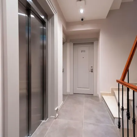 Smart And Simple Karakoy *