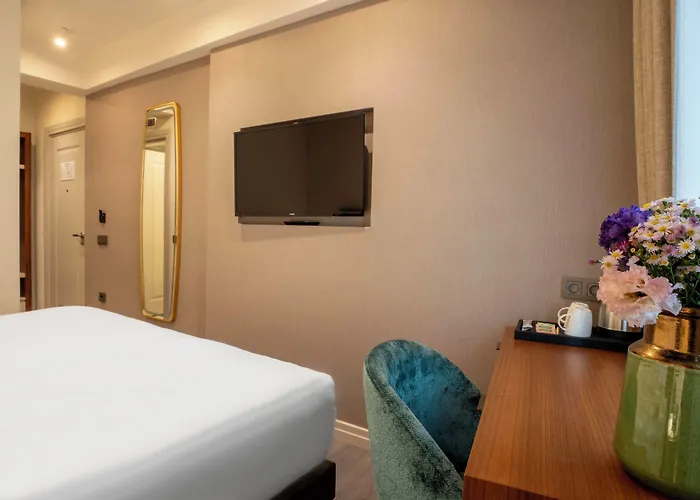Smart And Simple Karakoy Hotel