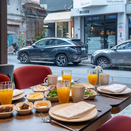 Smart And Simple Karakoy Stambuł